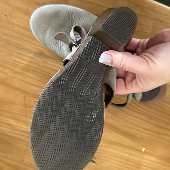 Dansko Womens Gray Suede Leather Riley Cut Out Slingback Heels Shoes size 39 - Picture 4 of 5